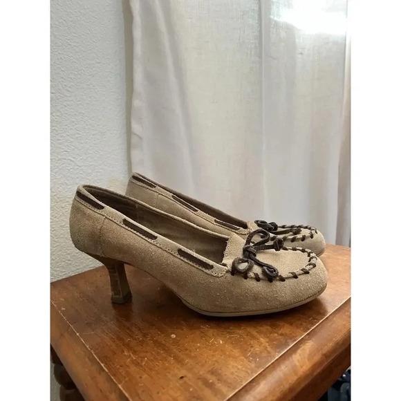 Y2K 2000s Mudd Shoes 8 Kitten Heel Moccasin Tan Suede Leather Slip On Pumps Boho - Picture 12 of 12